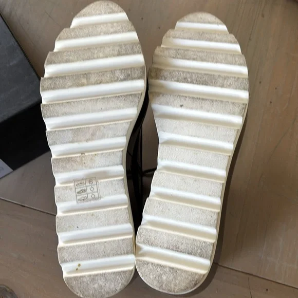 DKNY Women's Black/White Platform Oxfords - Picture 11 of 13